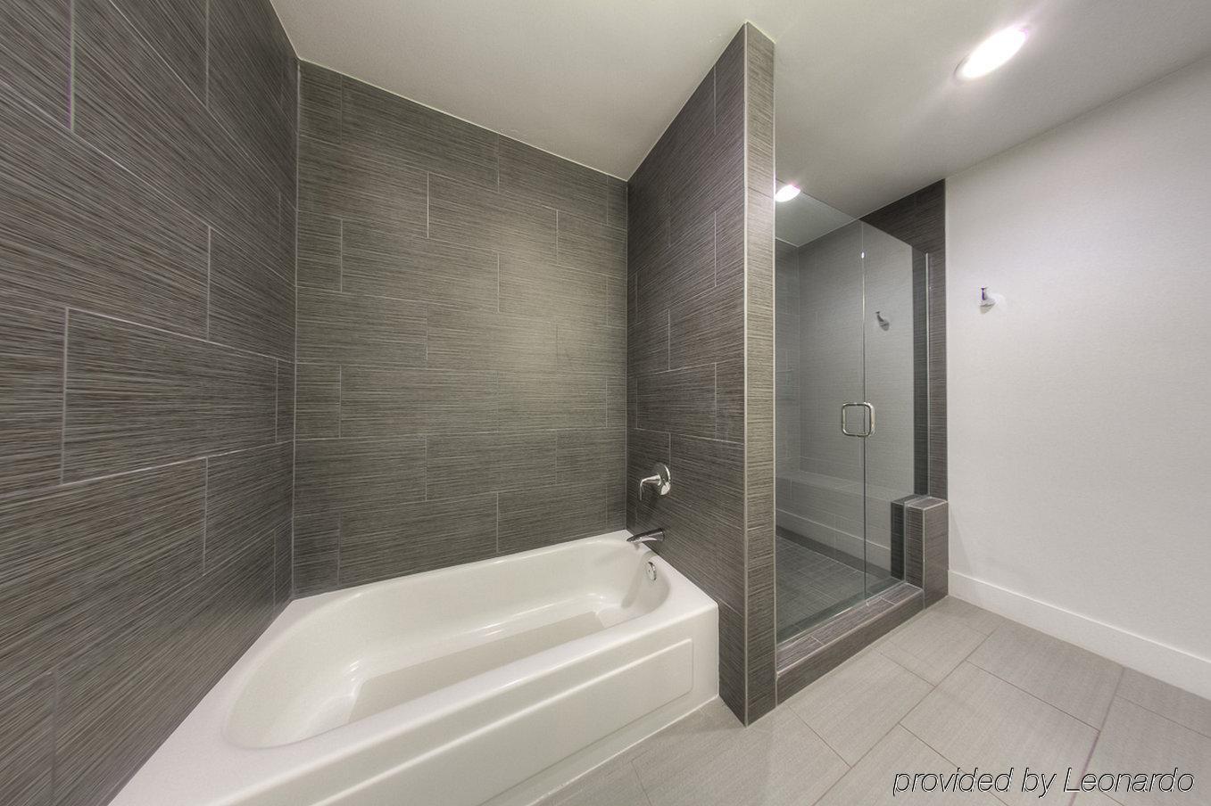 Oceanside Marina Suites - A Waterfront Hotel Dış mekan fotoğraf